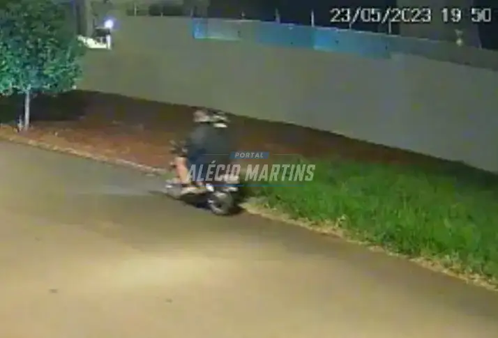 Dupla em moto, prática assalto a mão armada no centro de Paiçandu