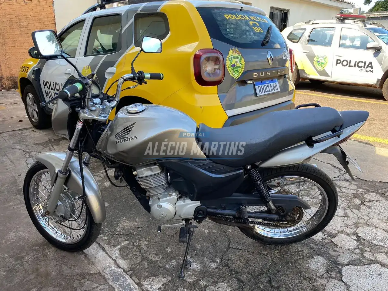 Ao saber que dono de borracharia foi encaminhado a delegacia com moto furtada, homem se entrega na delegacia e confessa que furtou a motocicleta