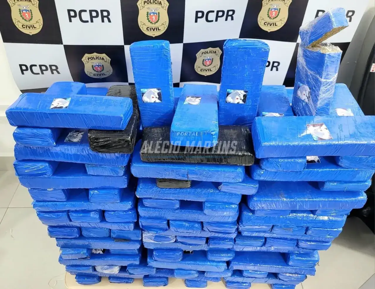 Operação da polícia civil resulta em apreensão de drogas e cinco pessoas presas, uma delas foi presa em Paiçandu
