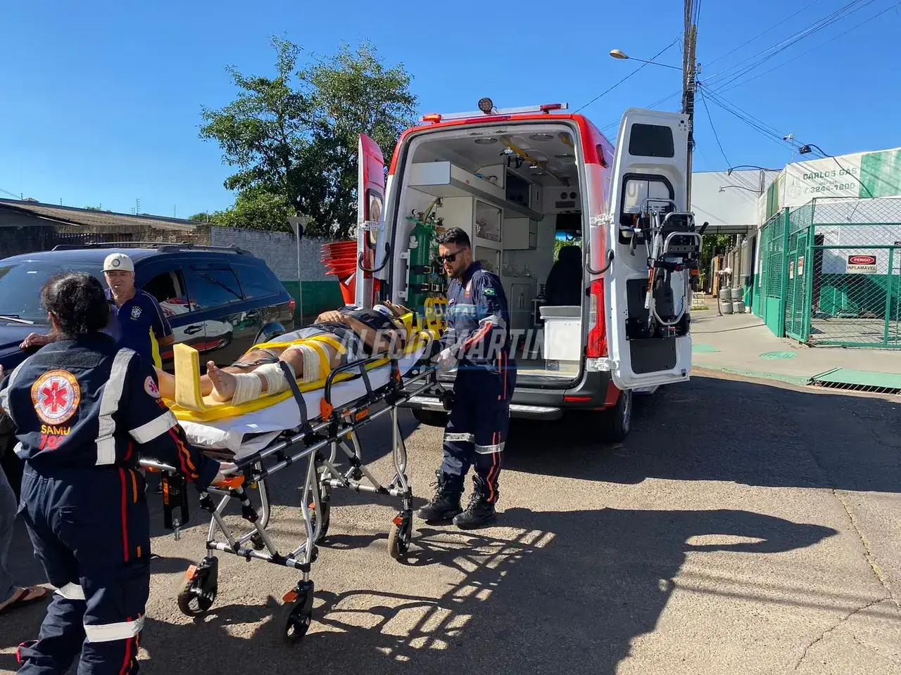 Casal em moto ficam feridos após motorista avançar preferencial em Paiçandu