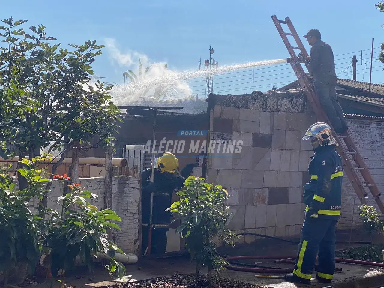 Briga de casal termina em casa incendiada em Paiçandu