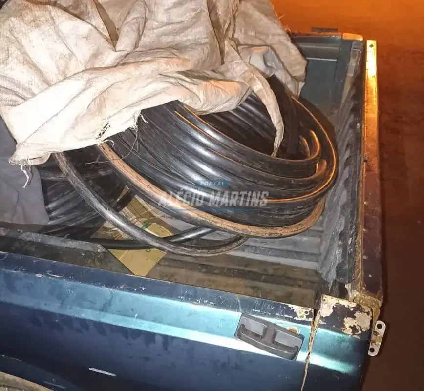 Polícia militar recupera mais de 300kg de cabos de telefonia em Paiçandu. Um jovem foi conduzido à delegacia