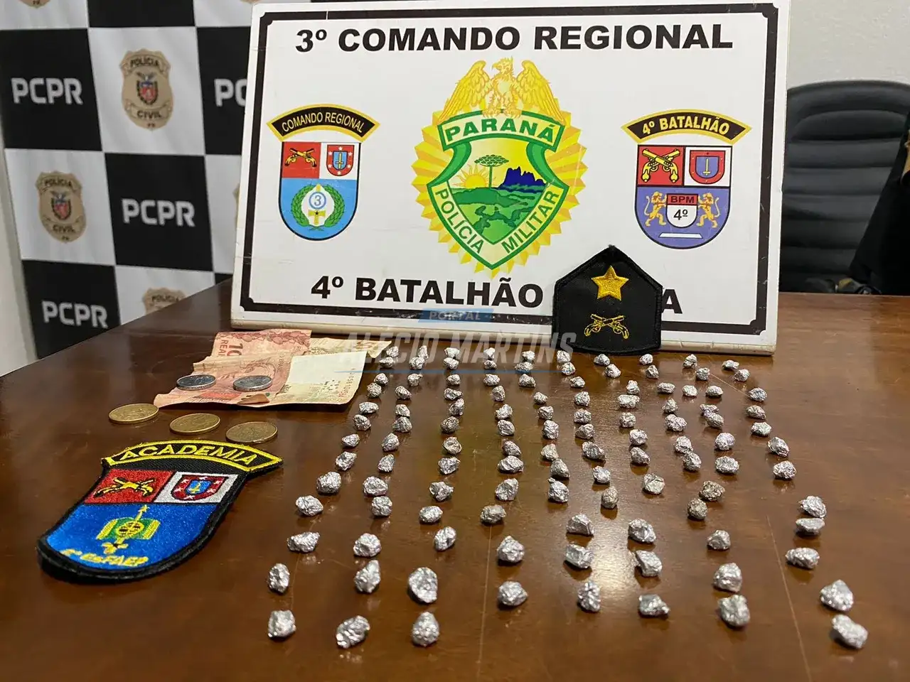 Polícia Militar apreende mais de 100 pedras de crack em Paiçandu. Um homem foi preso
