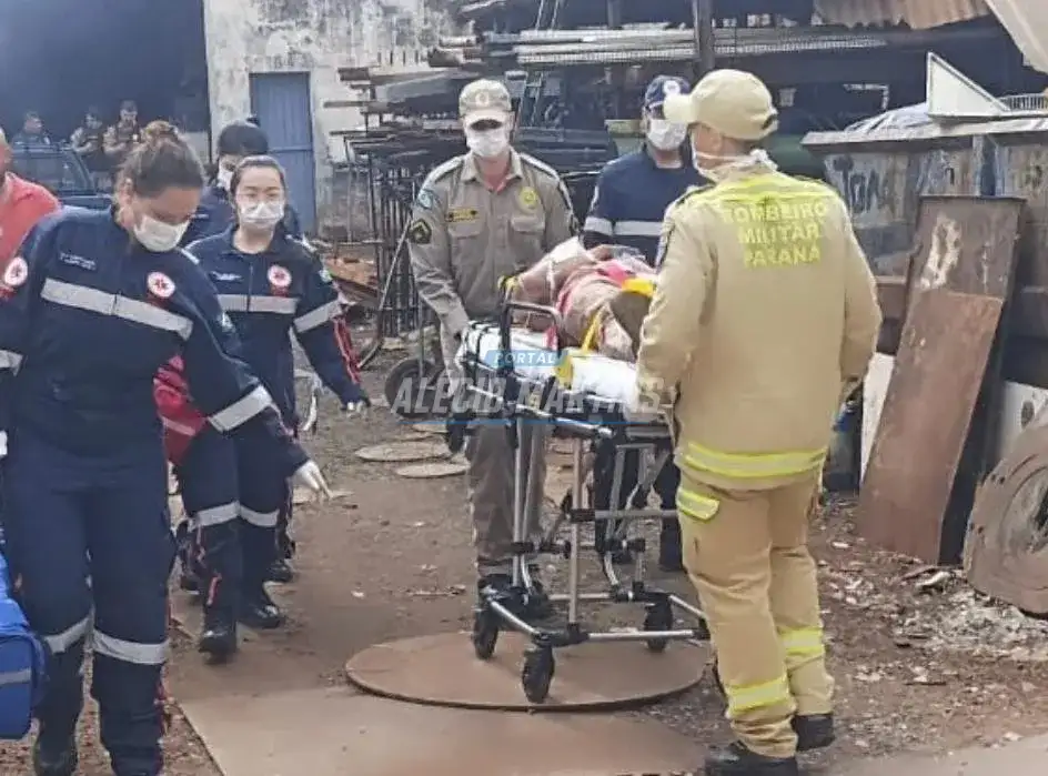 Câmera registra suspeito de assalto caindo de telhado durante fuga da polícia