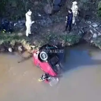 Quatro pessoas são encontradas mortas dentro de carro em rio no Paraná