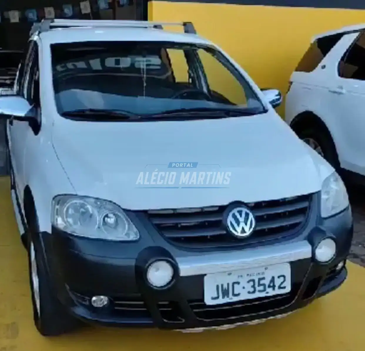 Carro é furtado de dentro de revenda em Paiçandu