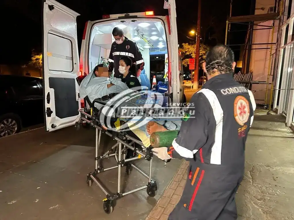 Jovem de 19 anos é socorrido em estado grave após levar facada no peito, em Sarandi