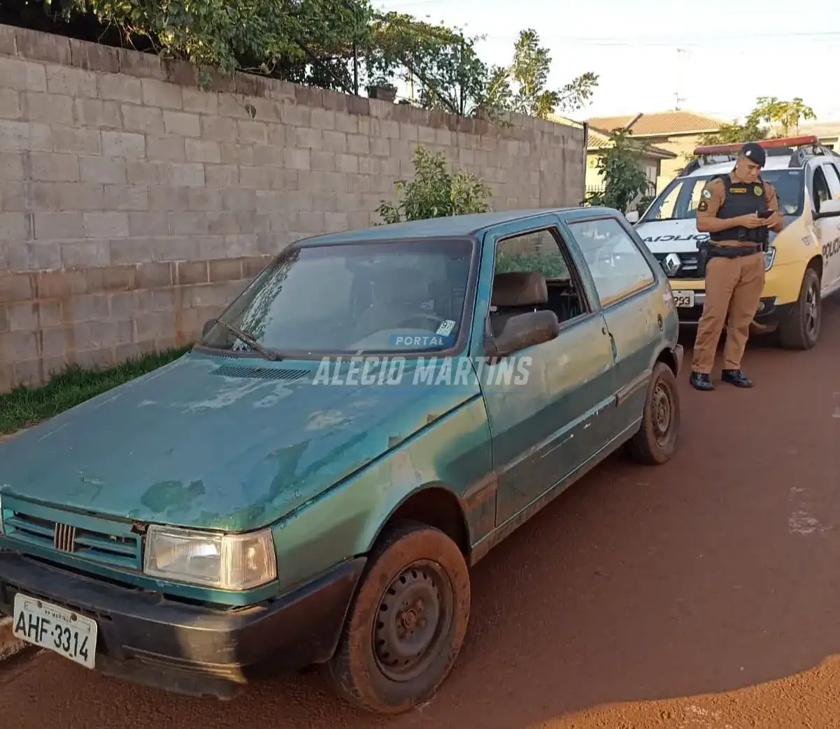 Polícia Militar recupera carro que foi furtado nesta madrugada em Paiçandu