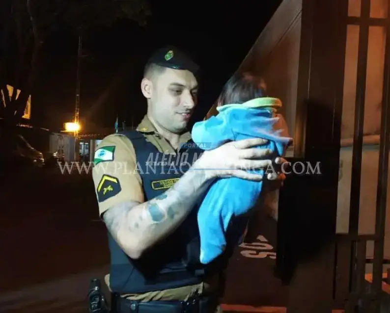 Bebê se engasga com leite materno e é salvo por policial militar