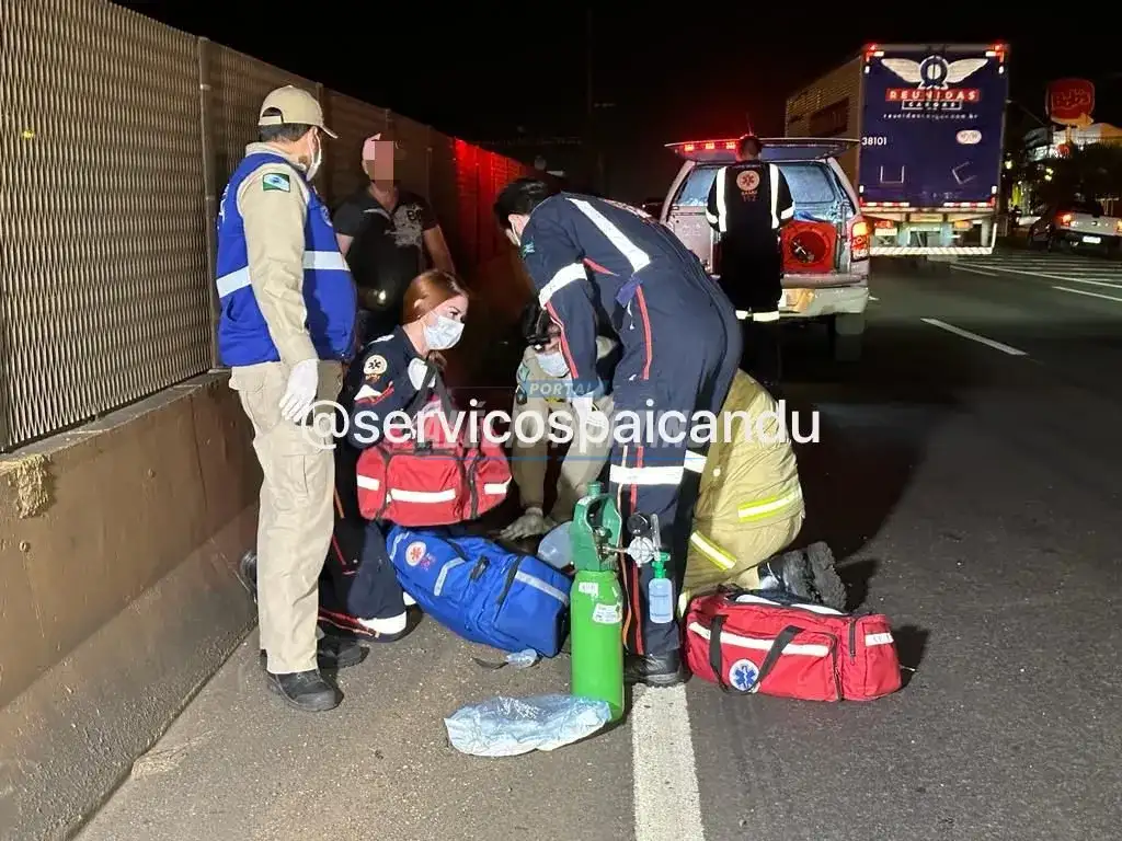 Homem é socorrido em estado gravíssimo após ser na rodovia em Sarandi