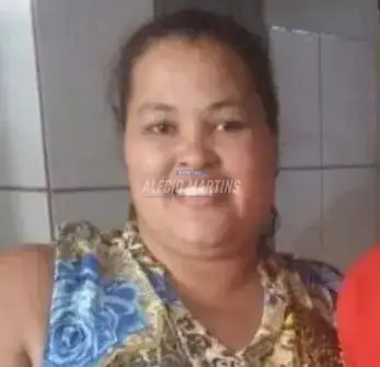 Carro bate na traseira de moto e mulher que retornava do trabalho morre na hora, na região