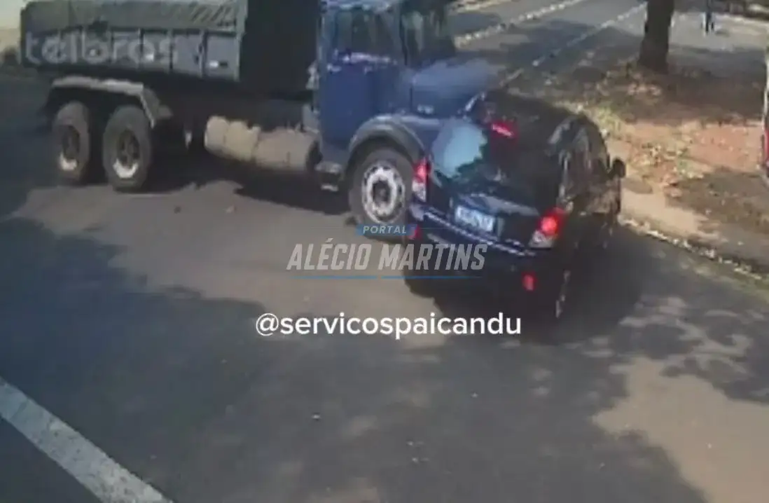 FLAGRANTE - Câmera de segurança registra acidente entre caminhão e carro em cruzamento de Maringá