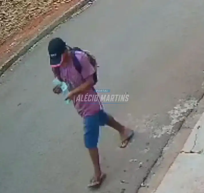 Indivíduo sai contando dinheiro após furto em Paiçandu
