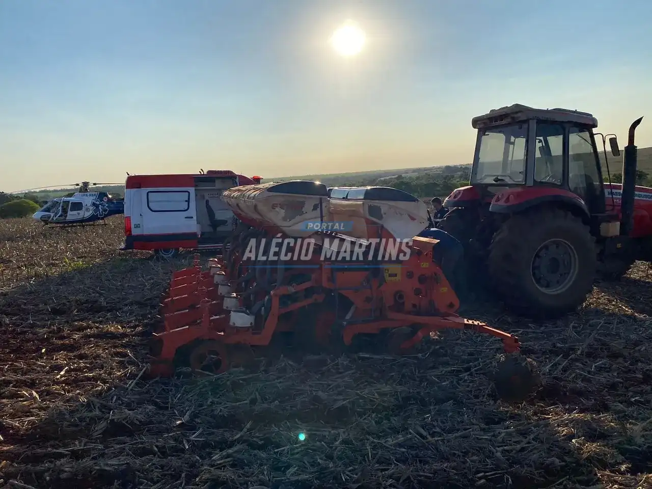 Agricultor sofre ferimentos grave na perna após acidente com plantadeira na área rural de Doutor Camargo. A vítima foi socorrida de helicóptero