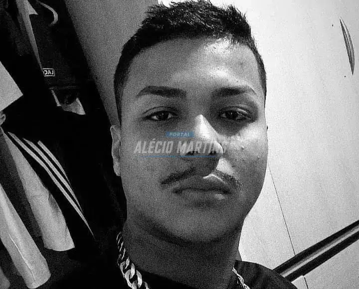Jovem morre após colisão de moto contra poste em Maringá
