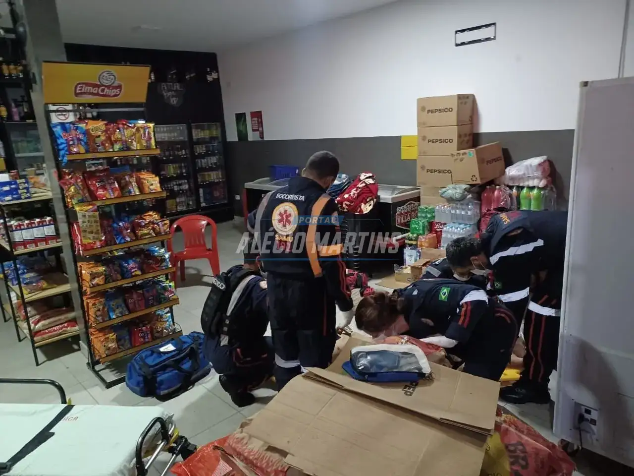 OITO TIROS - Jovem é baleado enquanto tomava cerveja em lanchonete na Vila Guadiana