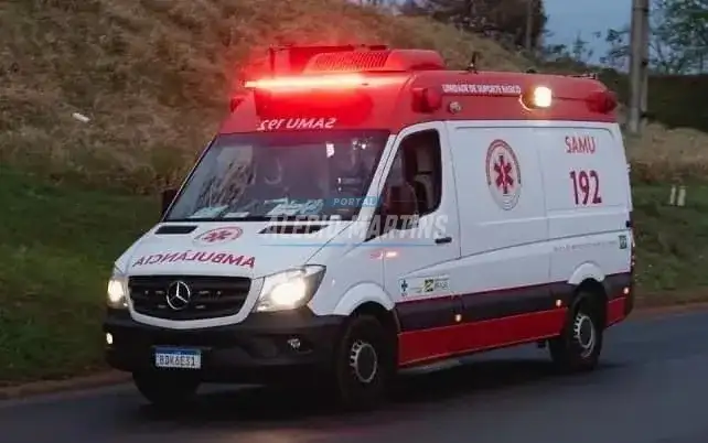MULHER FICA FERIDA AO CAPOTAR VEÍCULO NA RODOVIA NA PR-323