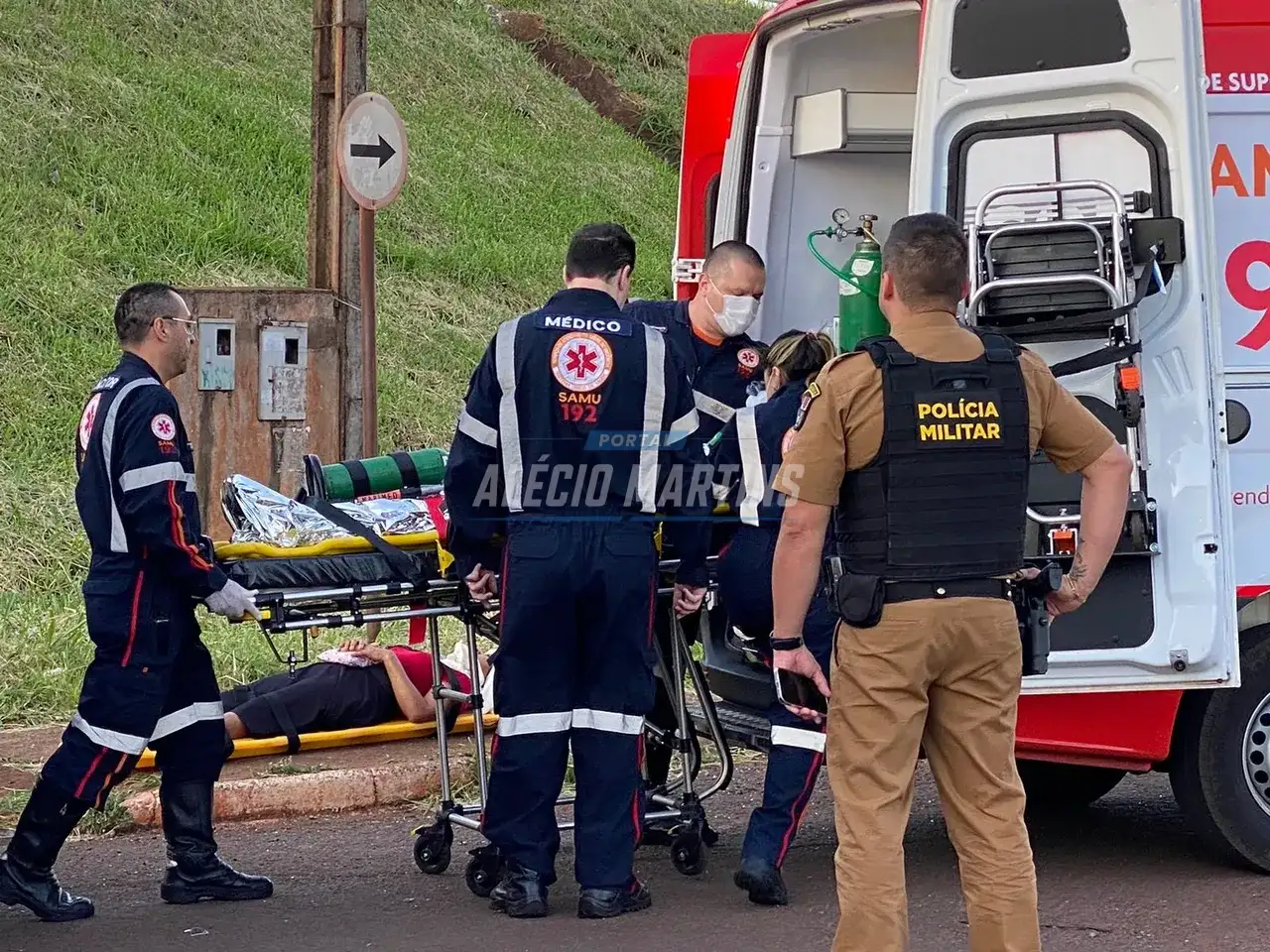 Jovem é entubado após acidente grave entre moto e carro no cruzamento da Dimatex em Paiçandu. Outras três pessoas ficaram feridas