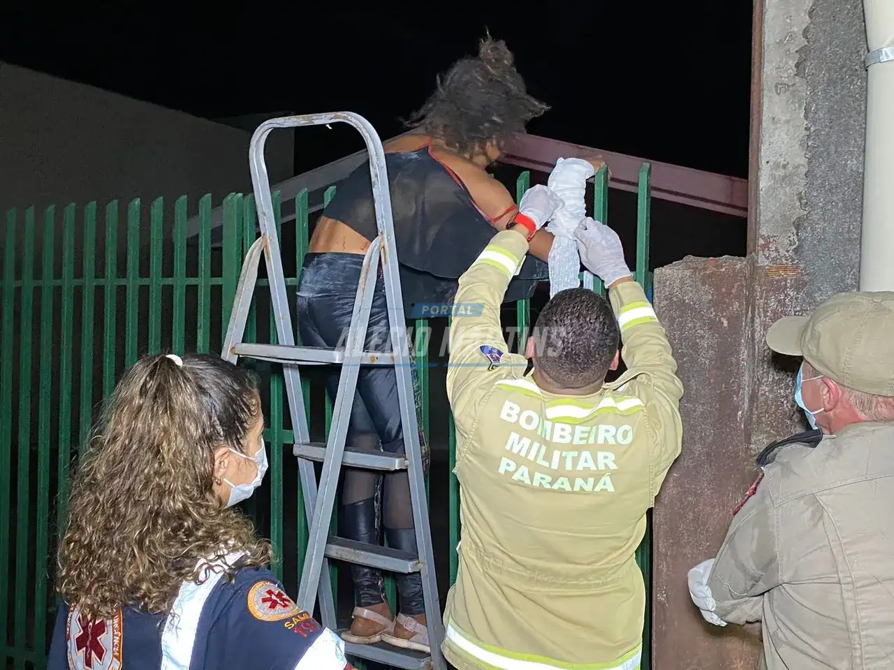 SE DEU MAL - Jovem tem braço perfurado por grade ao praticar furto a residência em Paiçandu