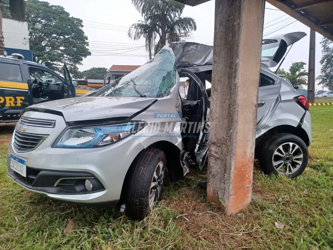 Jovem de 20 anos morre após colidir carro contra coluna de passarela na BR-376 em Iguatemi
