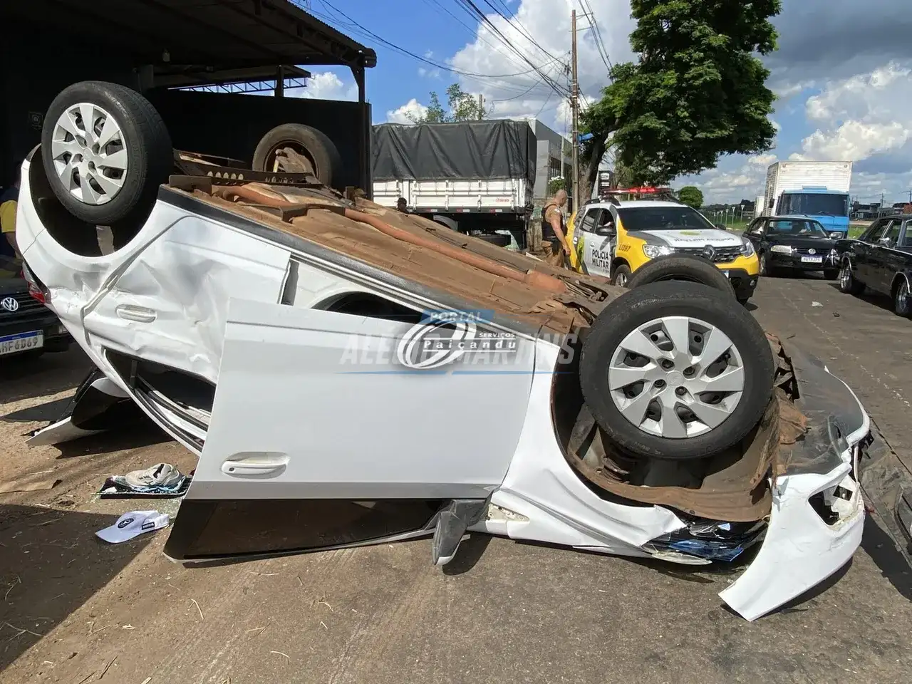 Suspeito com carro roubado é detido após perseguição policial que terminou em acidente em Paiçandu