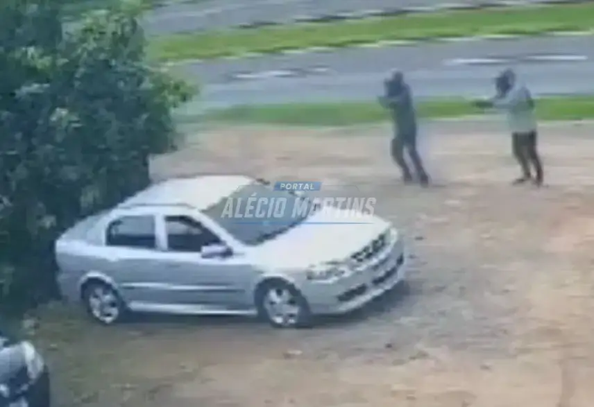 Homem dentro de veículo estacionado é morto a tiros em Iguatemi
