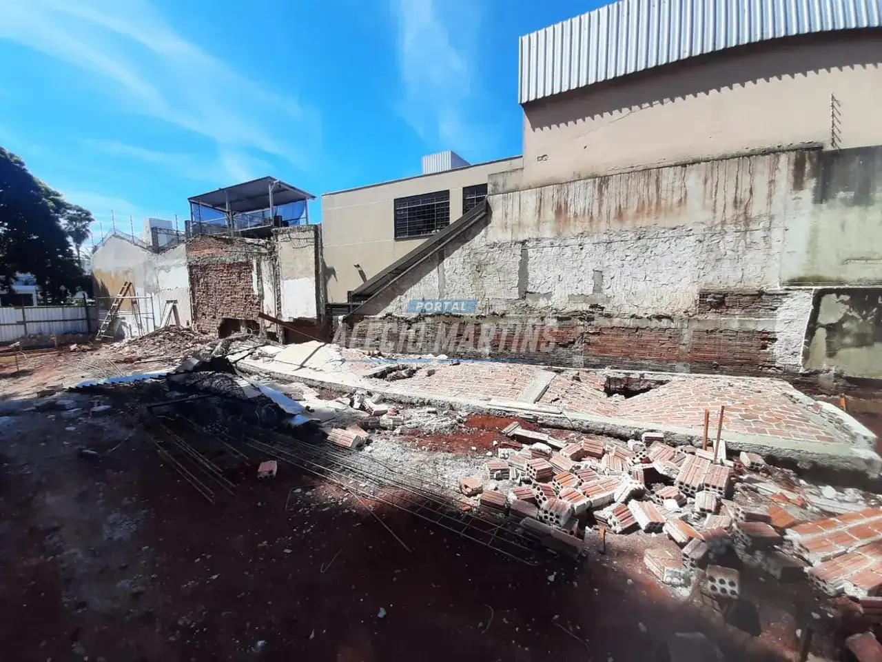 Trabalhadores ficam gravemente feridos após desabamento de muro em Maringá