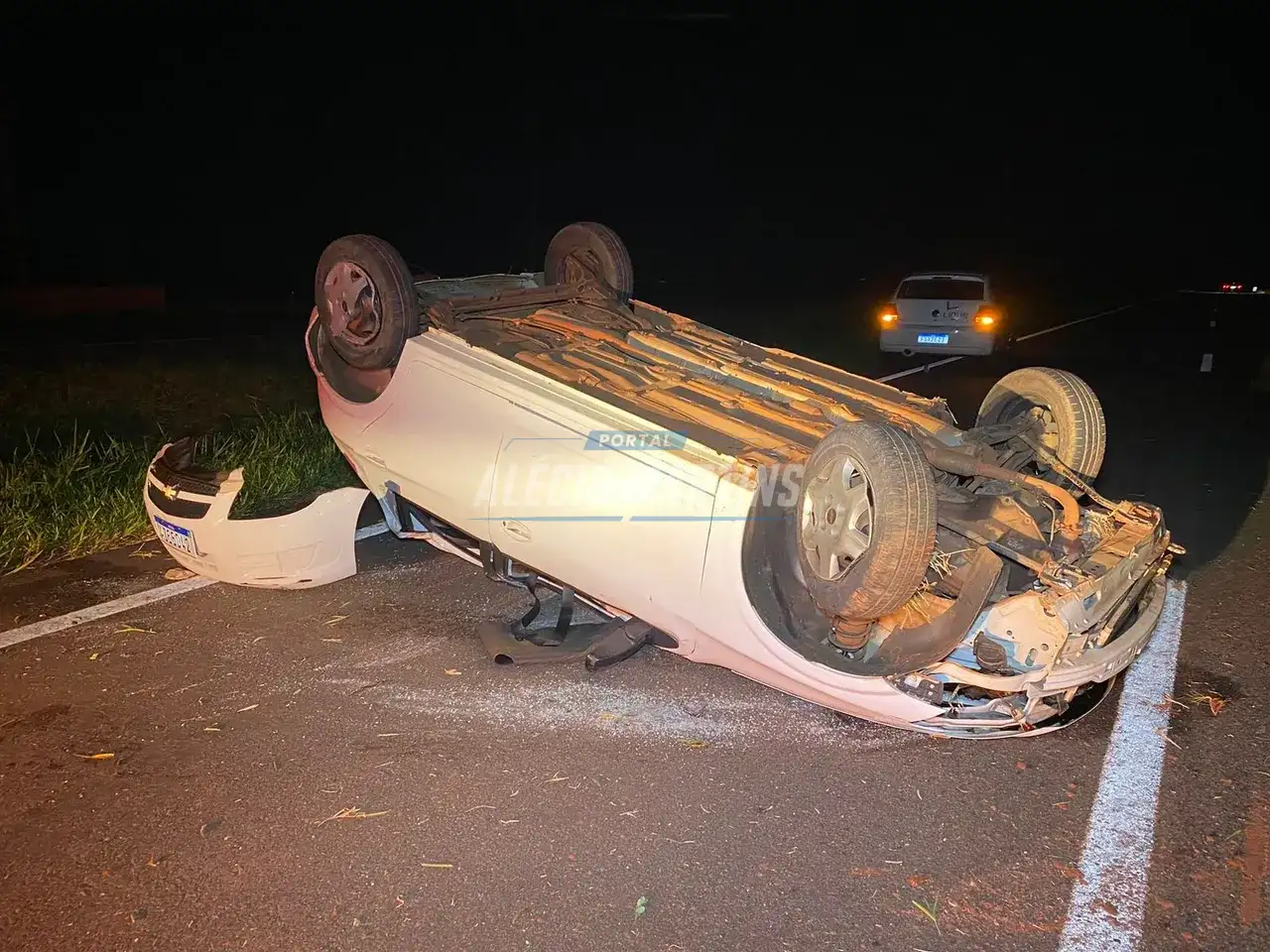 Nasceu de novo - Jovem sofre apenas ferimentos leves após veículo capotar por diversas vezes na rodovia em Paiçandu
