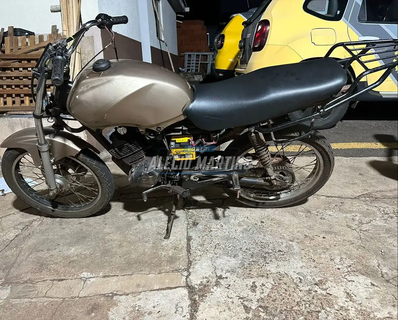 Dupla de adolescentes com moto furtada são apreendidos após dar fuga de abordagem policial em Paiçandu.