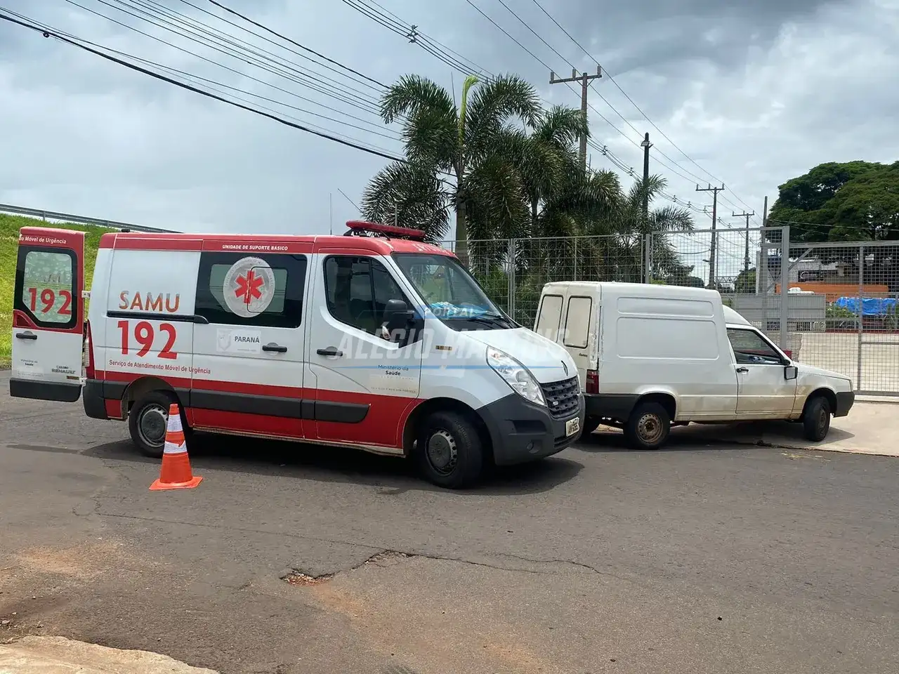 Colisão entre moto e carro deixa duas jovens feridas na marginal da rodovia em Paiçandu
