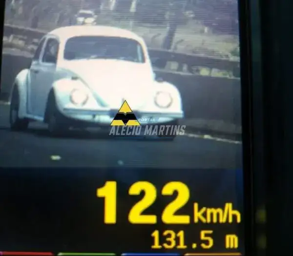 Fusca é flagrado a mais de 120km/h em rodovia do Paraná