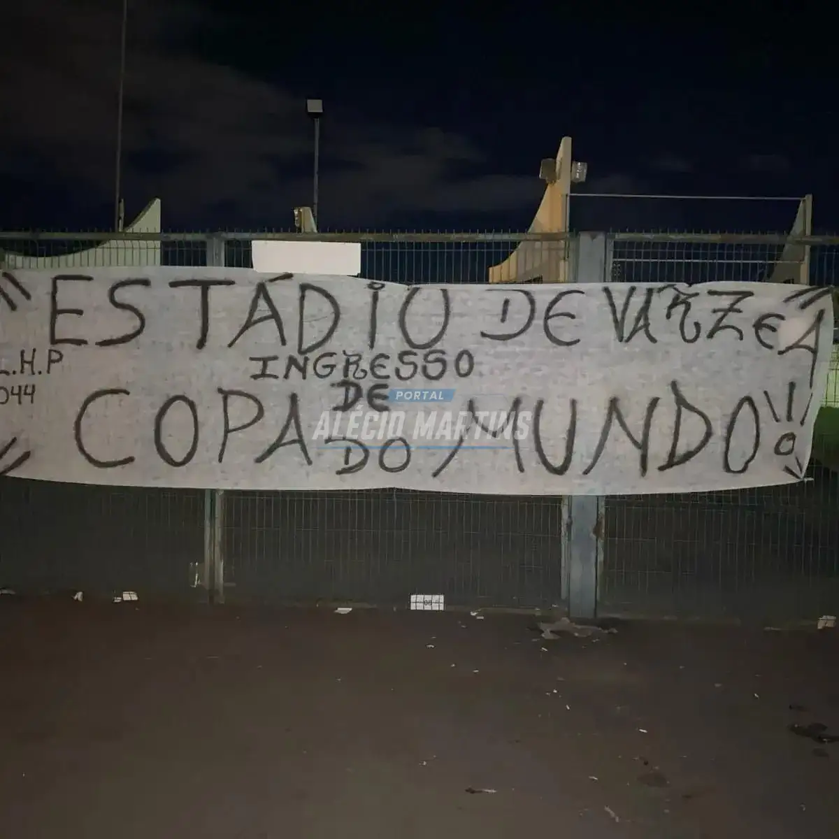 Torcida protesta contra o valor do ingresso entre Cianorte e Corinthians pela Copa do Brasil em Maringá