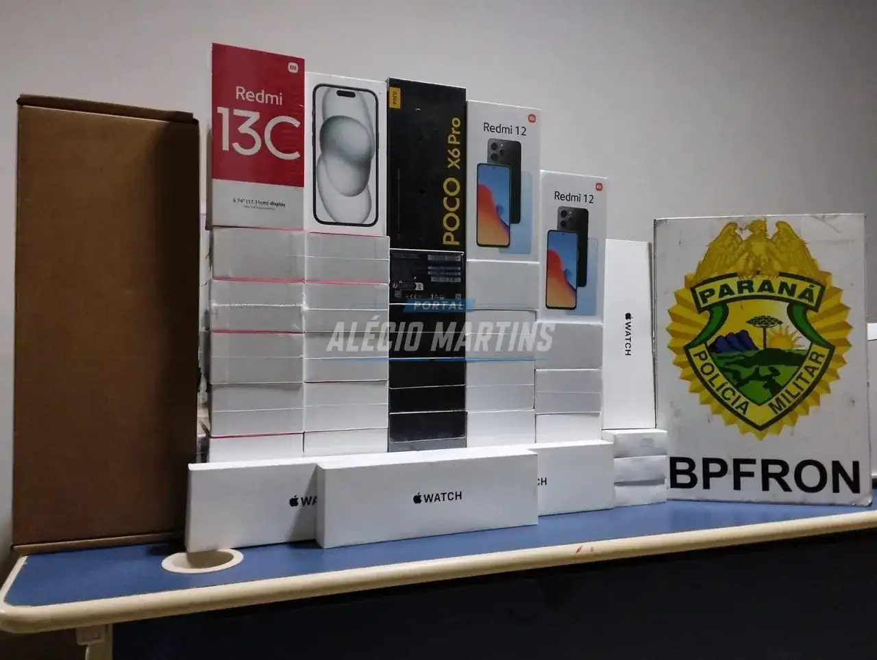 Em abordagem polícia militar apreende dezenas de celulares avaliados em R$ 120 mil com passageira em ônibus da PR-323