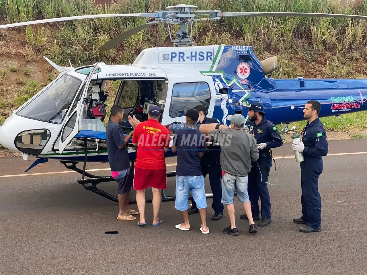 Dois jovens são socorridos, um deles de helicóptero, após queda de moto na rodovia entre Paiçandu e Água Boa