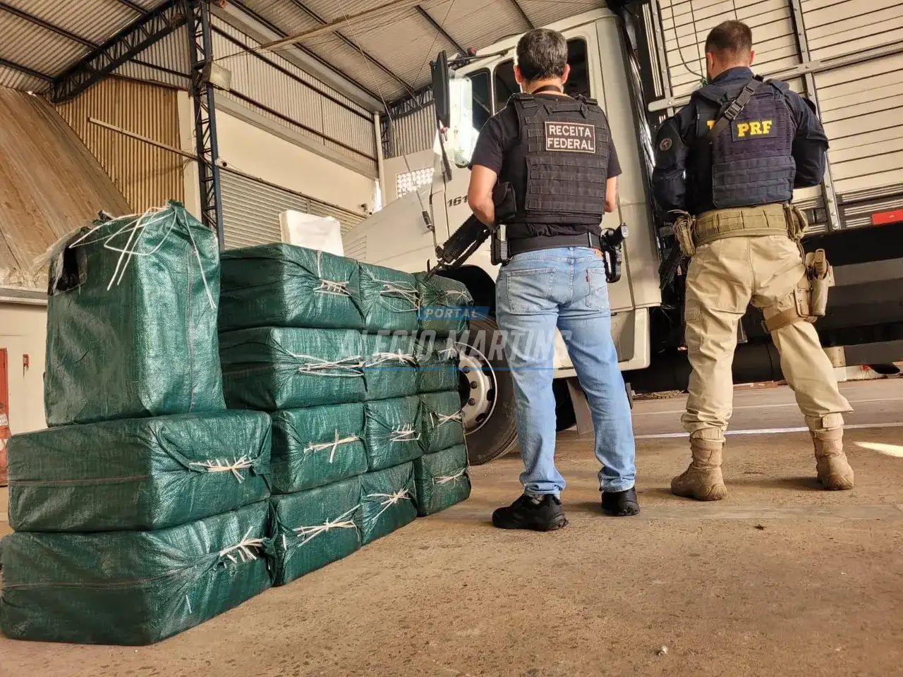 Mais de meia tonelada de cocaína são apreendidas em Doutor Camargo. A droga está avaliada em aproximadamente R$ 25 milhões