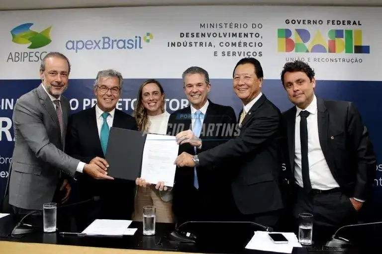 Nishimori assina plano para estimular a exportação de pescados