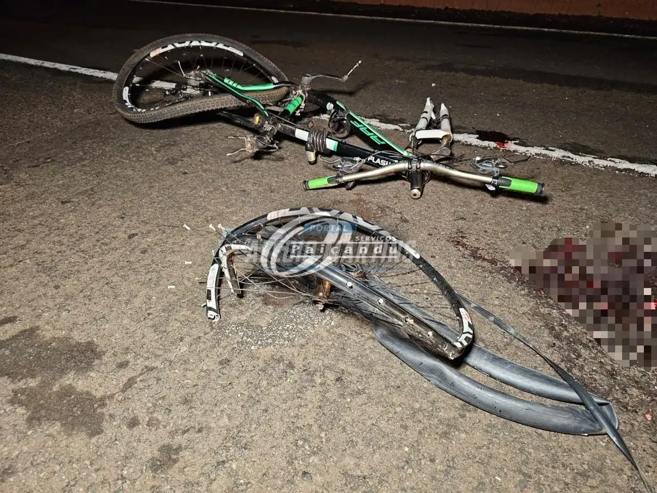 Ciclista ainda não identificado morre atropelado por carro no Contorno Norte.
