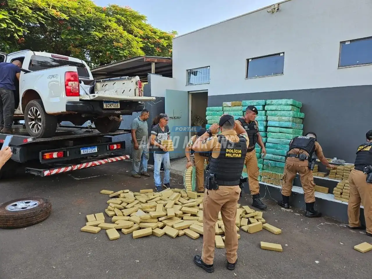 Quase duas toneladas de maconha são apreendias pela PM em Maringá