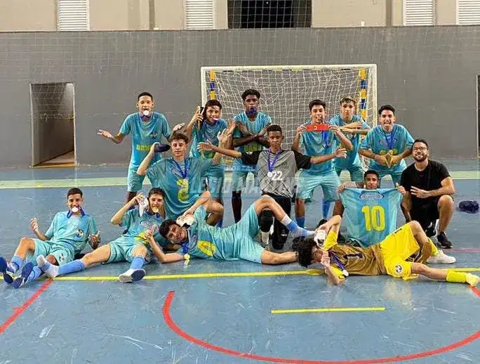 Time do colégio Paiçandu é campeão de futsal da fase municipal dos jogos escolares
