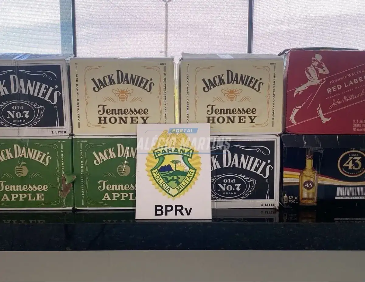 Caixas de whisky do Paraguai são apreendidas em veículo na rodovia PR-323