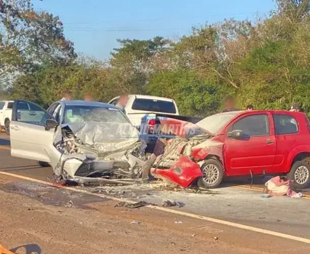 Idosa morre e outras duas pessoas ficam feridas após colisão frontal na PR-323