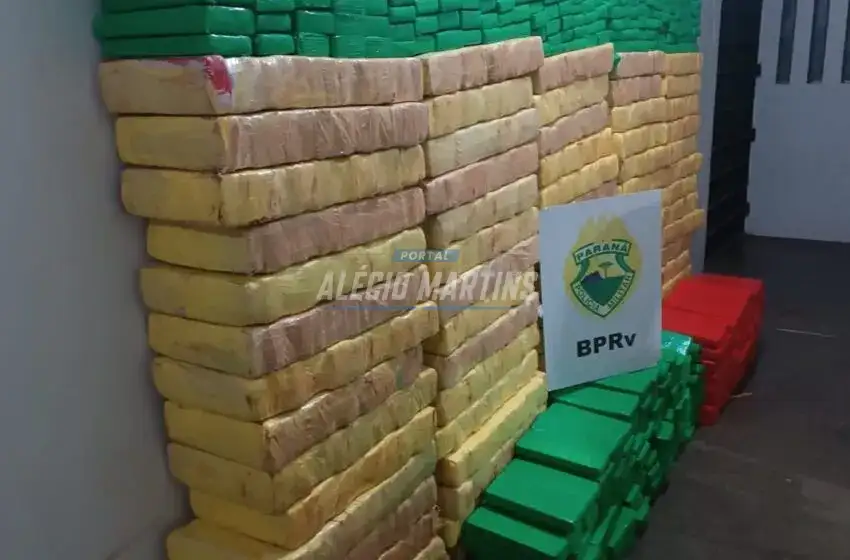 Quase 1,5 tonelada de maconha é apreendida pela polícia rodoviária estadual na PR-323