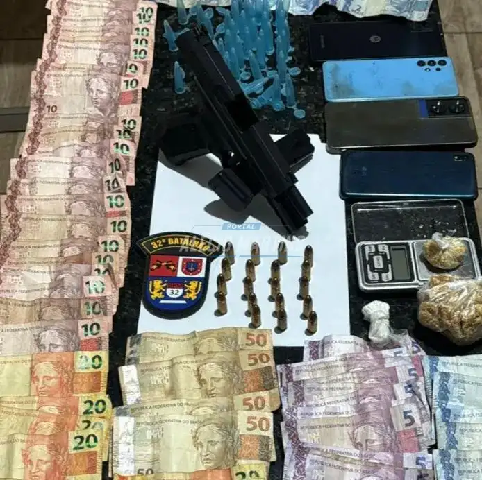 Após denúncias de tráfico, homem é preso pela PM com drogas e arma de fogo em Paiçandu