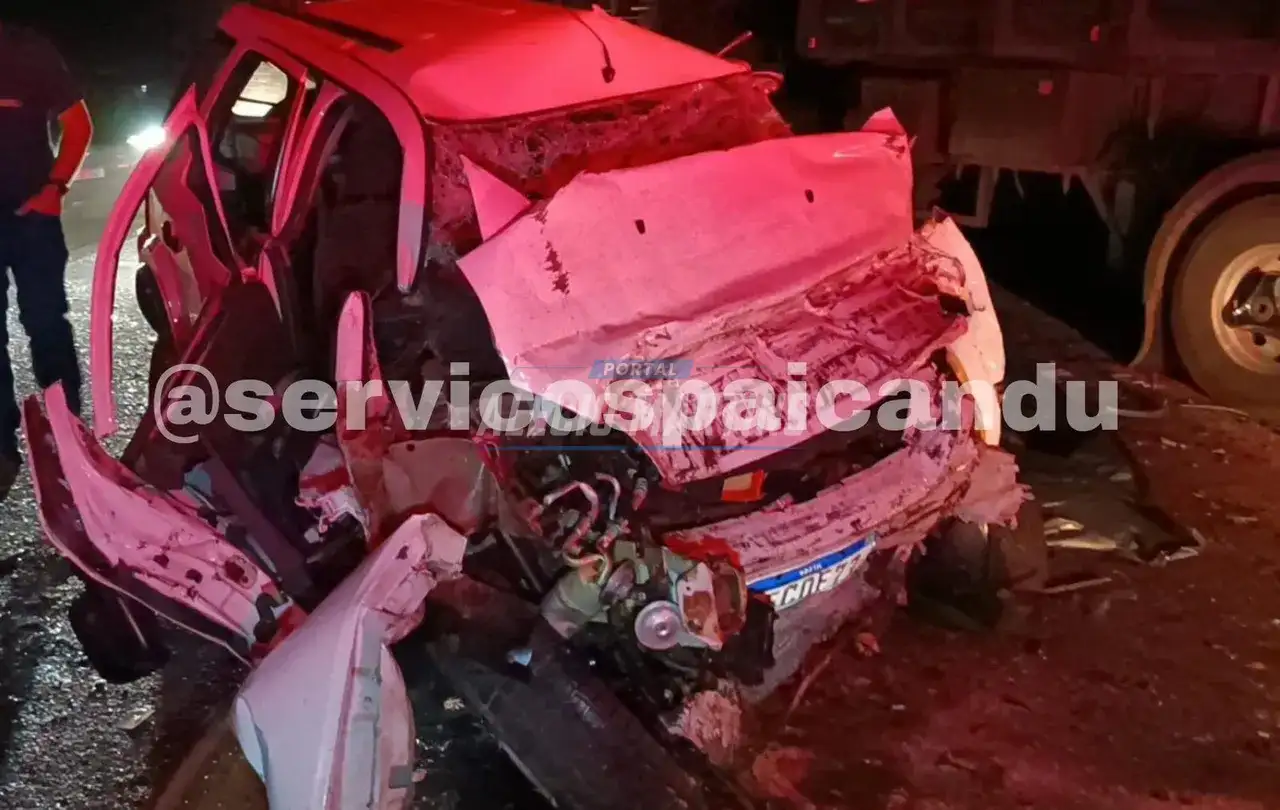 Motorista de 31 anos morre após colisão frontal entre carro e caminhão na PR-323