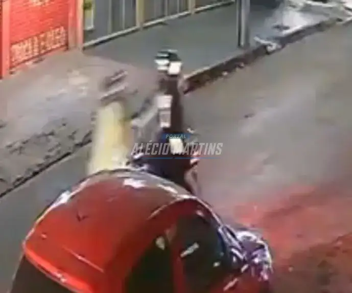 Colisão frontal entre motos deixa dois jovens feridos em Paiçandu