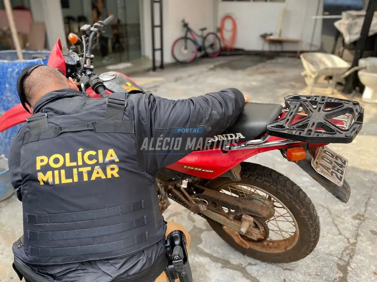 SE DEU MAL - Adolescente com moto furtada é socorrido após sofrer acidente no centro de Paiçandu