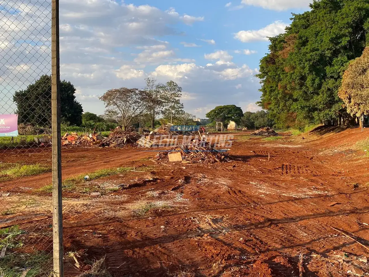 REITENGRAÇÃO DE POSSE - Ocupantes do espaço que pertence a União em Paiçandu, deixam o locam após decisão judicial