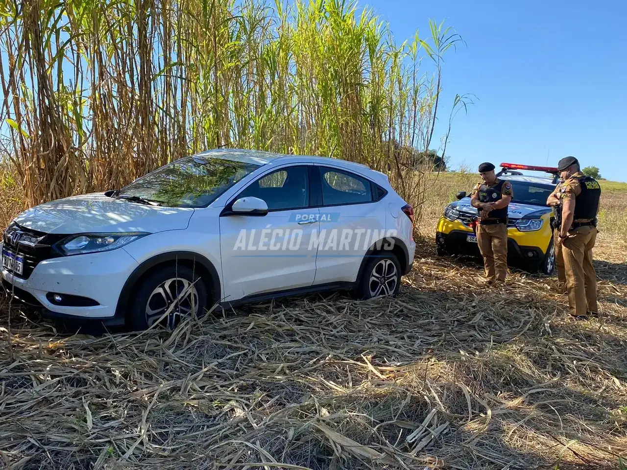 Carro suspeito de ser utilizado em crime de homicídio em Maringá é encontrado abandonado em Água Boa