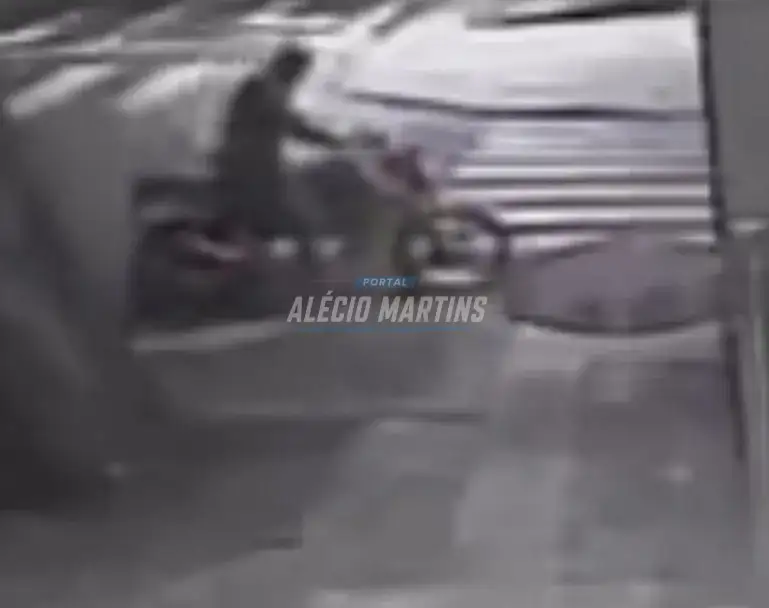 Morador de Paiçandu tem moto furtada em Maringá. Câmera de segurança registou o furto