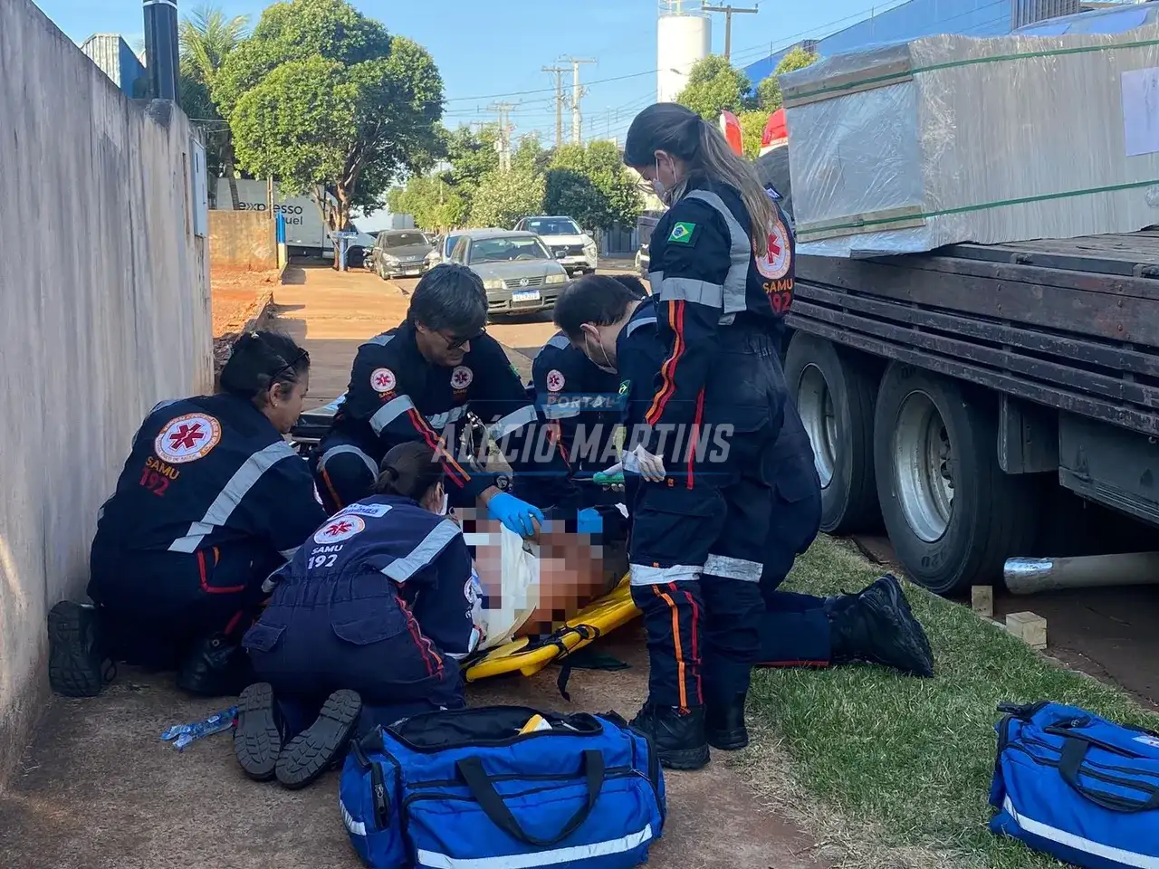 Homem é socorrido pelo SAMU após acidente de trabalho em Paiçandu